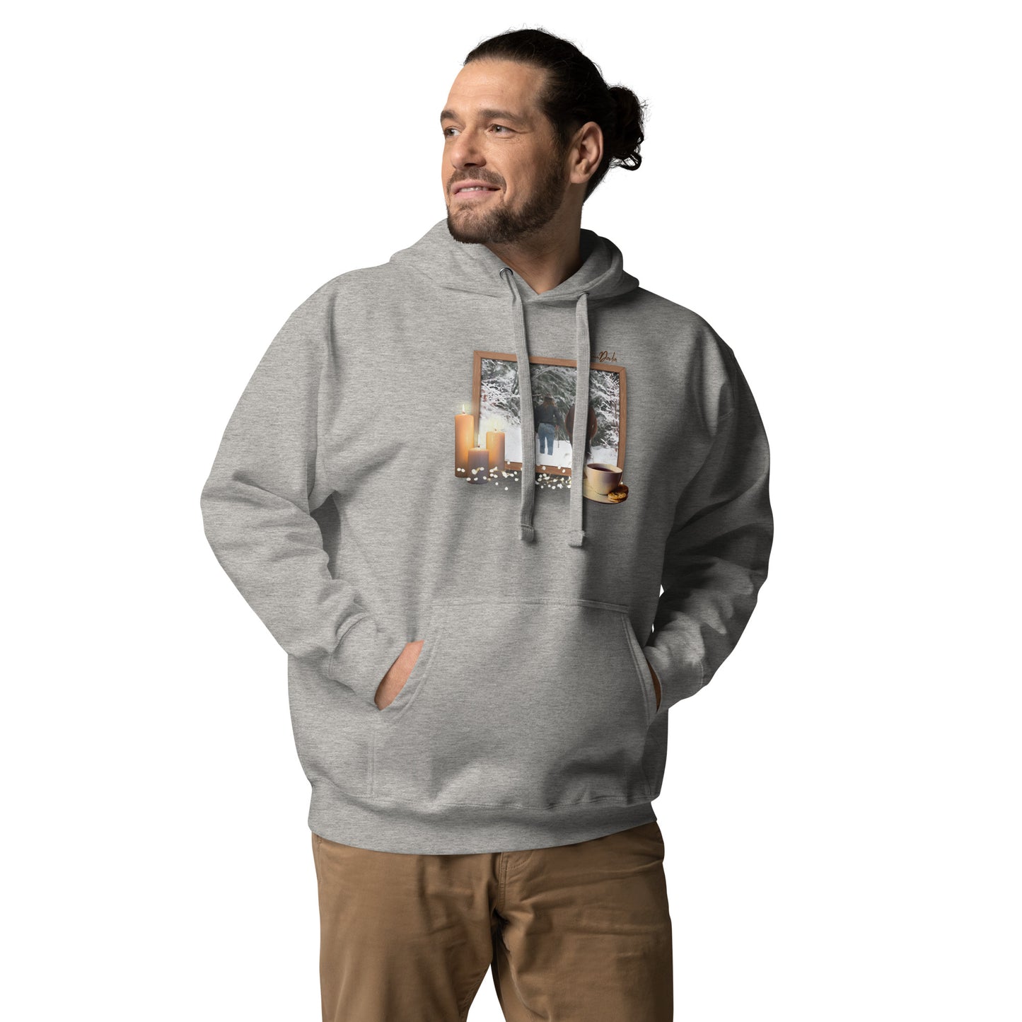 Hoodie/sweatshirt à capuche gris chiné avec cheval et cavalière dans un cadre, ambiance "hygge", porté par un homme et vu de face
