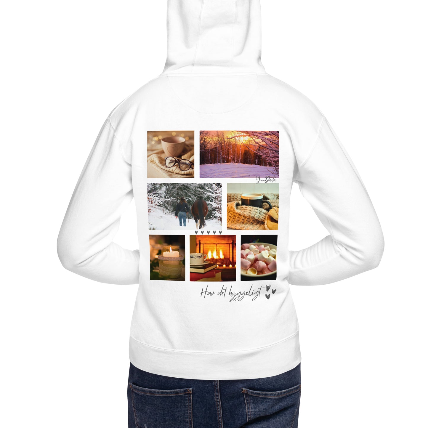 Hoodie/sweatshirt à capuche blanc, avec photos de cheval et cavalière et photos à l'ambiance "hygge", vu de dos et porté par un homme.