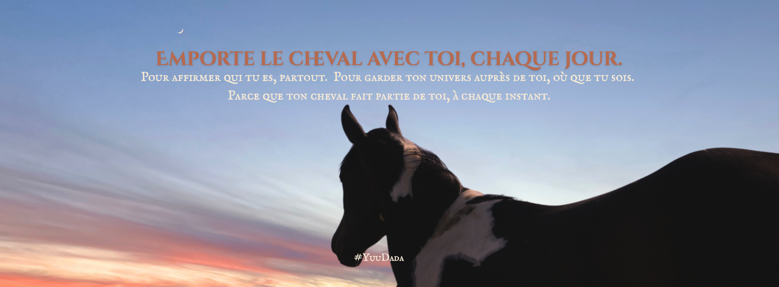 Cheval de dos devant un ciel au coucher du soleil, avec texte inspirant