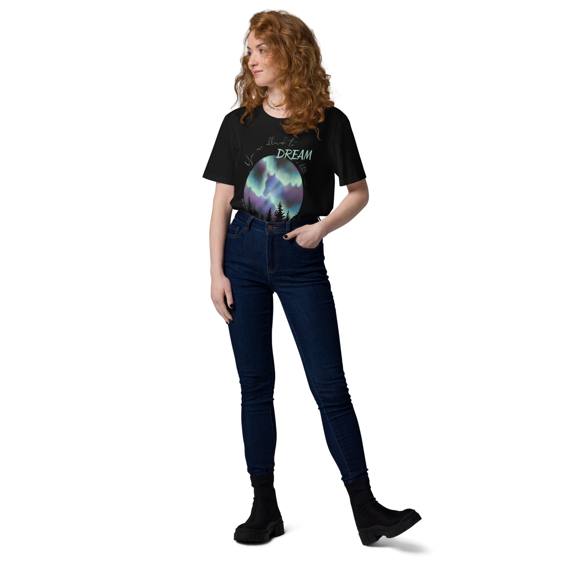 Tshirt aurores boréales et cheval porté par une femme 