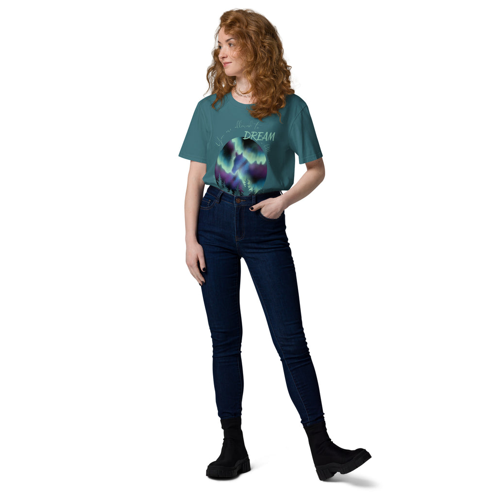 Tshirt cheval aurores boréales bleu porté par une femme cavalière, en coton bio 