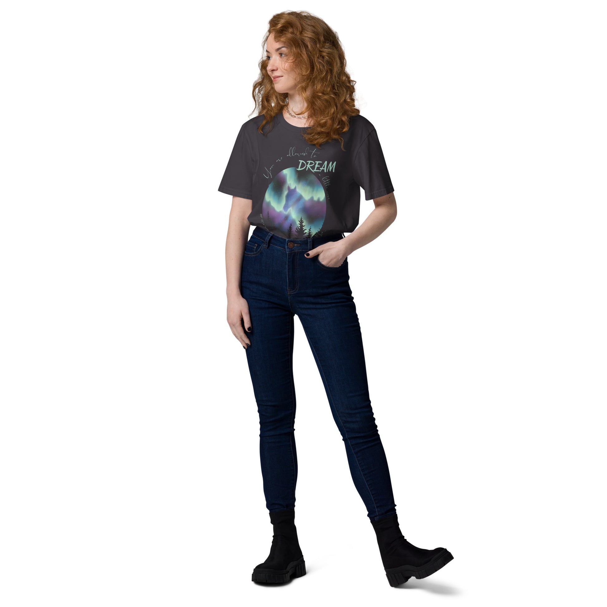 Tshirt cheval aurores boréales gris anthracite porté par une femme coton bio