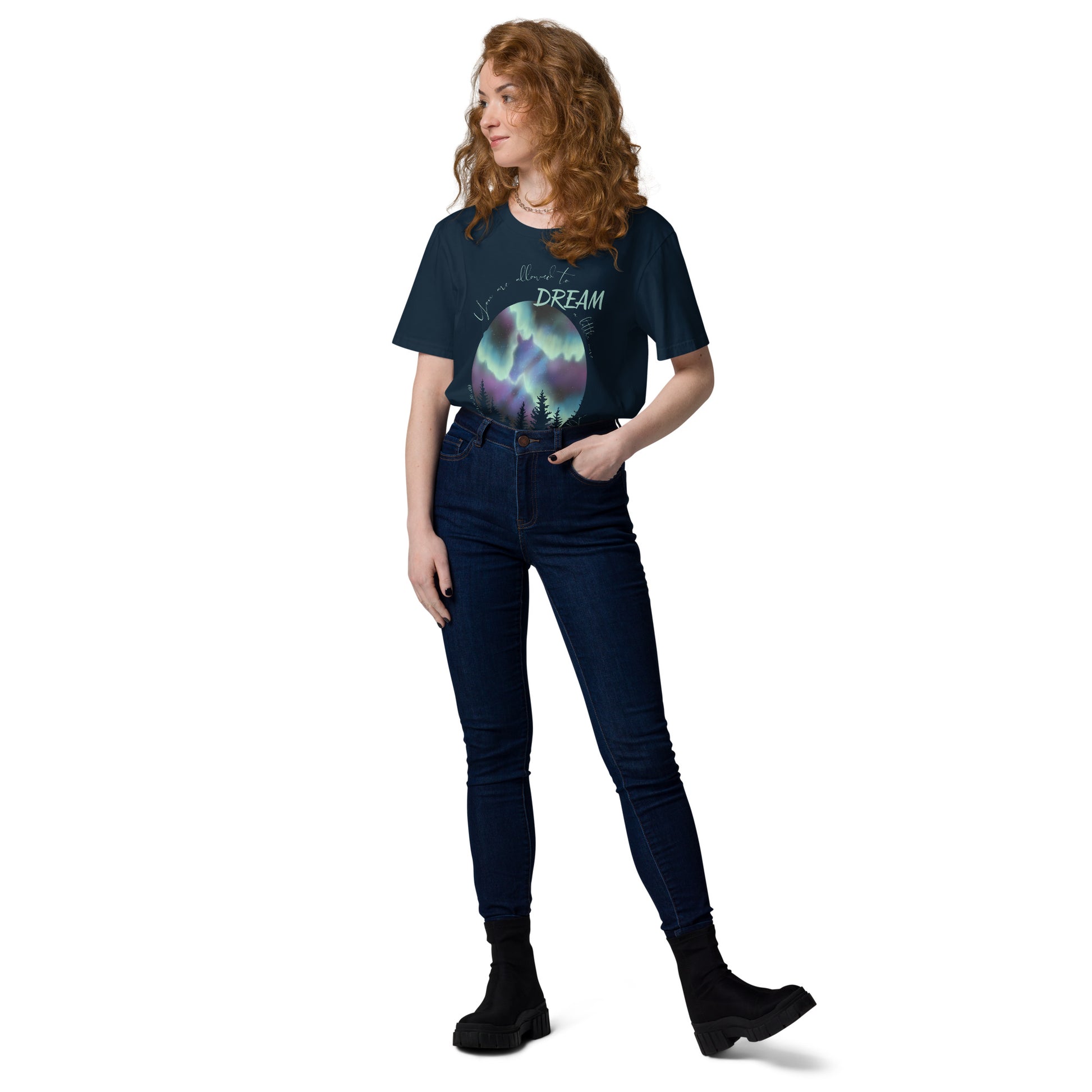 Tshirt cheval aurores boréales marine porté par une femme cavalière
