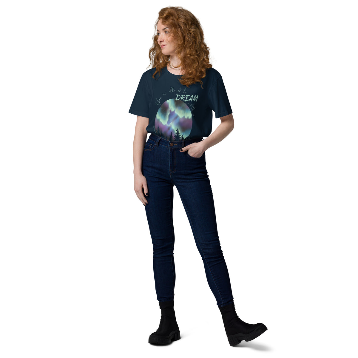 Tshirt cheval aurores boréales marine porté par une femme cavalière