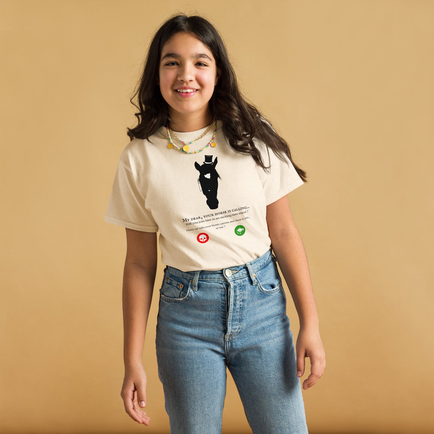 Tshirt beige avec motif cheval steampunk et une phrase humoristique, porté par une fille