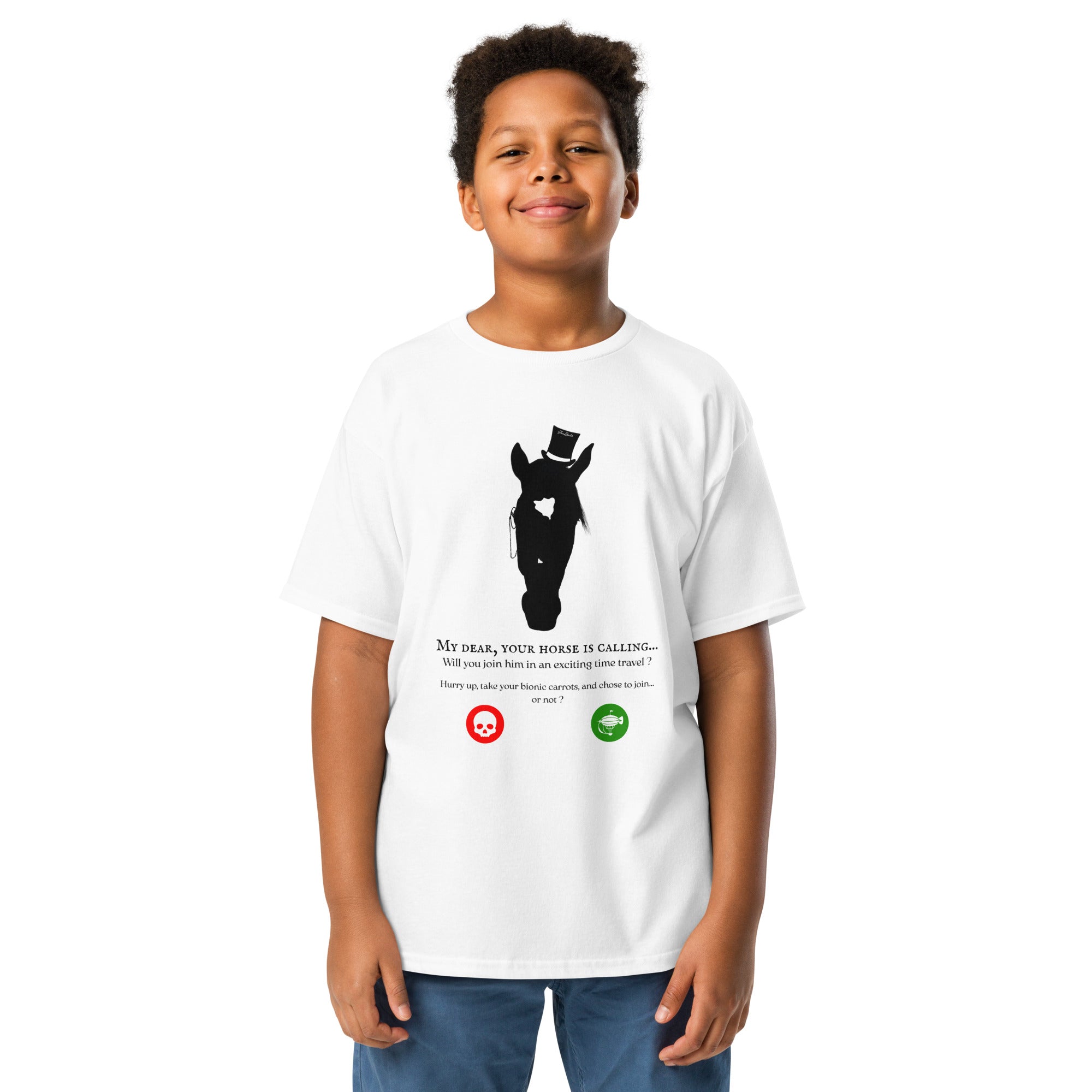 Tshirt blanc avec motif cheval steampunk et une phrase humoristique, porté par un garçon