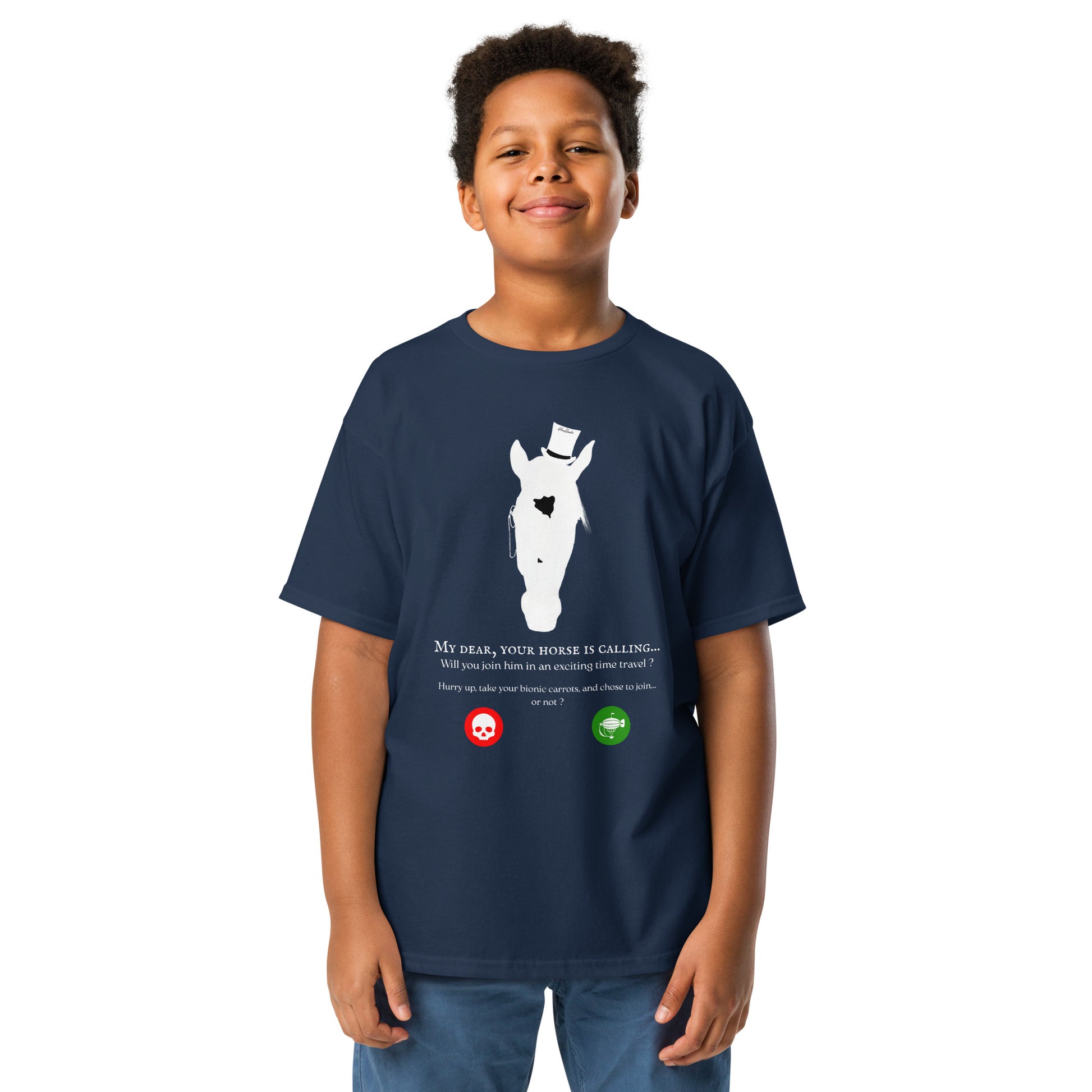 Tshirt marine avec un cheval steampunk et une phrase humoristique, porté par un garçon