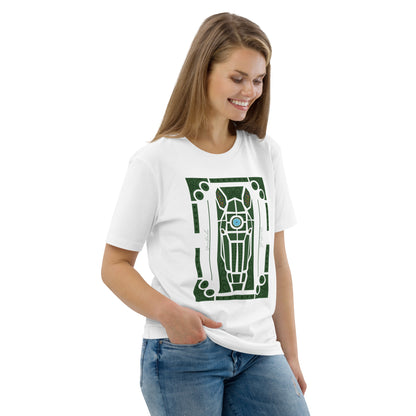 Tshirt blanc en coton bio avec motif de cheval dans les jardins à la française de Versailles, porté par une femme