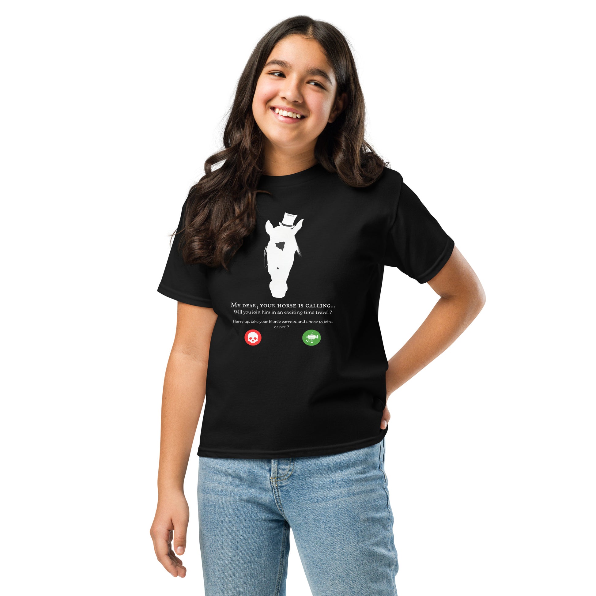 Tshirt noir avec un cheval steampunk et une phrase humoristique, porté par une fille 
